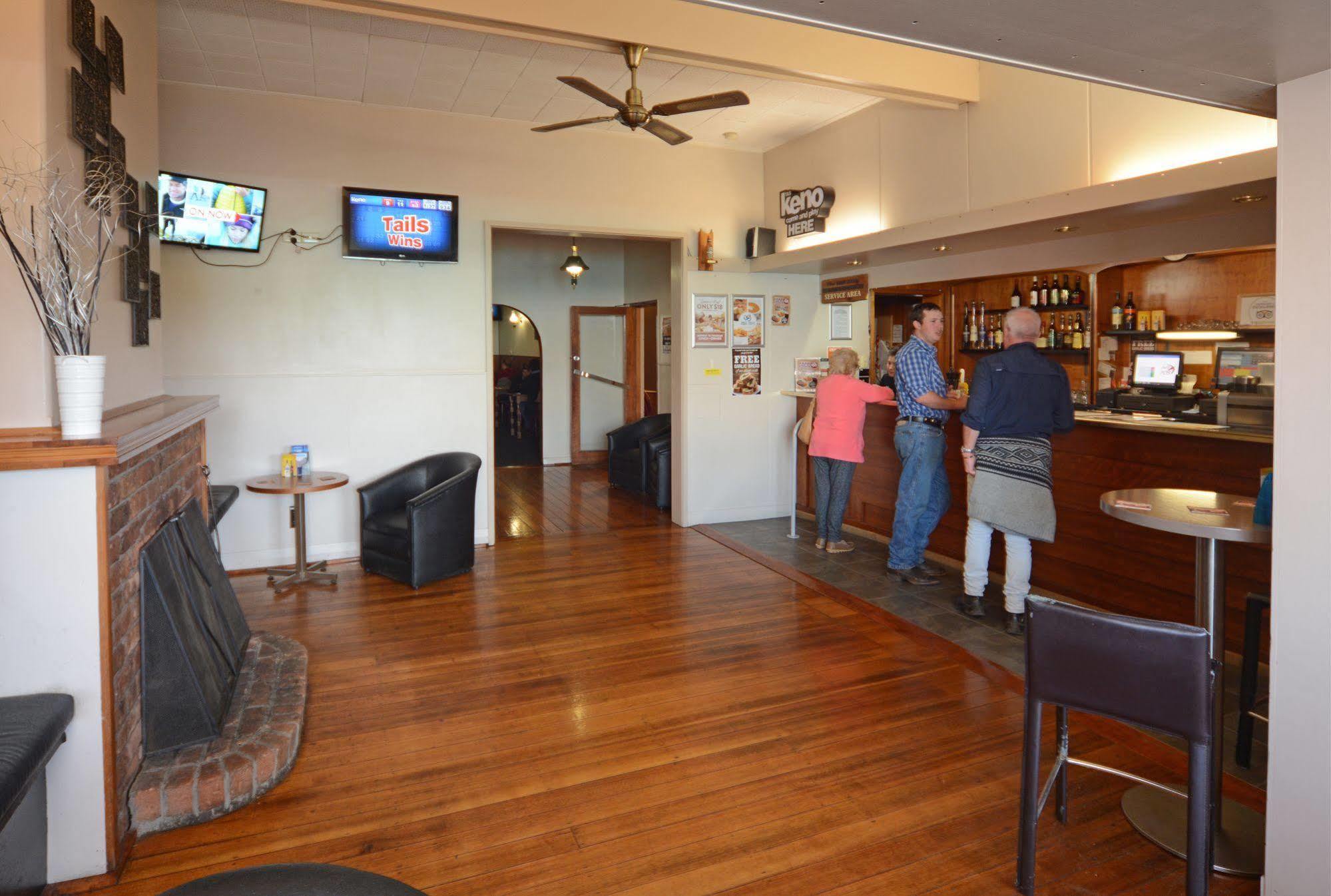 Bridge Hotel Smithton Exterior photo